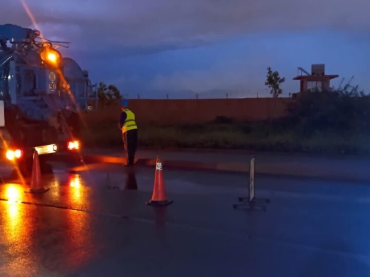 تدخلات ميدانية متواصلة للشركة الجهوية متعددة الخدمات لتصريف مياه الأمطار القوية بمراكش