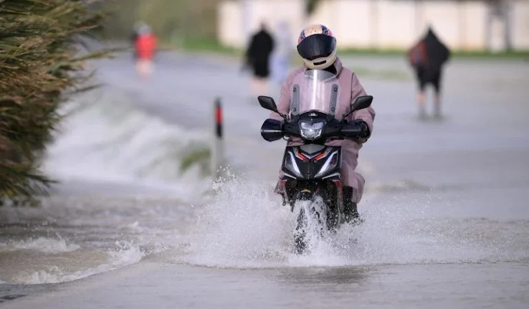 طقس اليوم الأحد..أجواء غائمة وأمطار