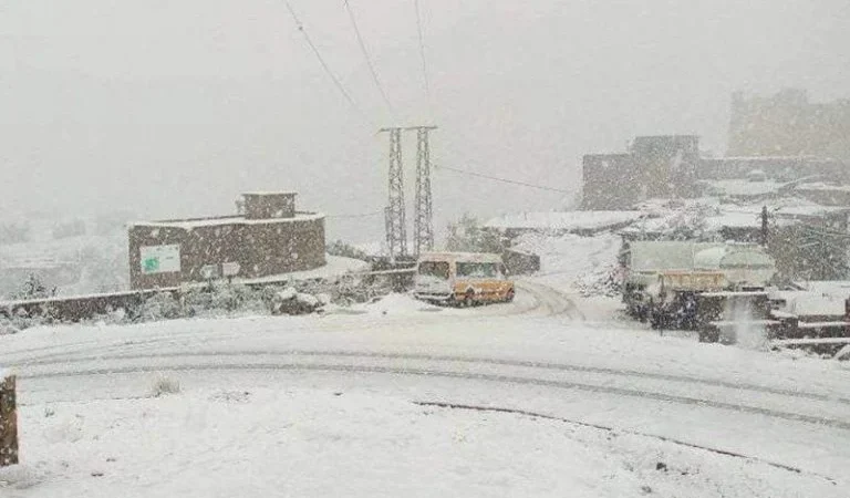 نشرة إنذارية: زخات رعدية وثلوج