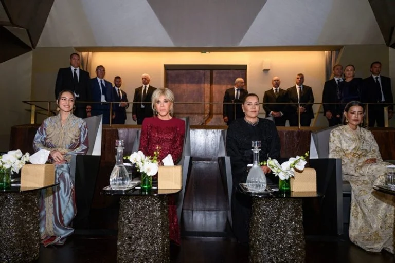 الأميرات للا خديجة وللا مريم وللا حسناء يحضرن العرض الافتتاحي للمسرح الملكي الرباط