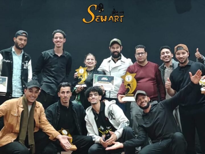 فرقة سوار شيشاوة تُتوج بالجائزة الكبرى للملتقى المسرحي الدولي بأكادير