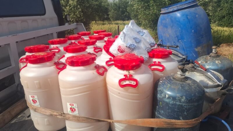 فكك معملا سريا بحماعة سكورة الحدرة..درك صخور الرحامنة يحجز 500 لتر من “الماحيا” معدة للترويج في عيد الأضحى