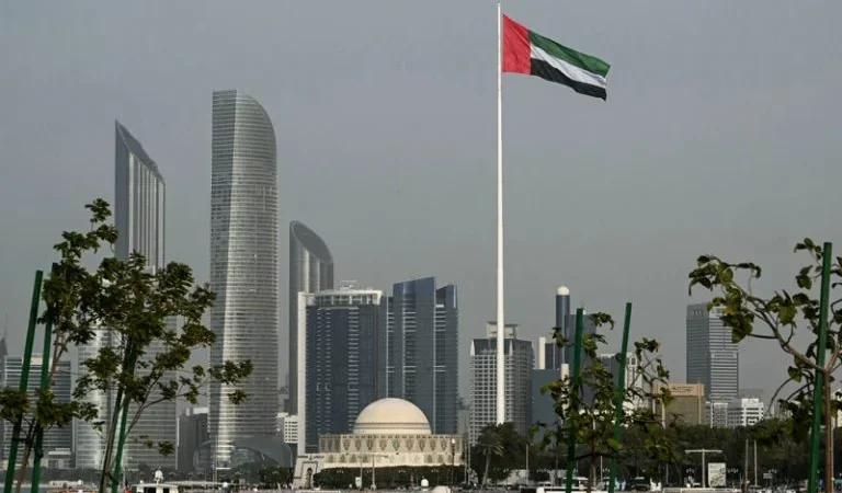 الإمارات تقرر الانسحاب من “أوبك” و”أوبك+”