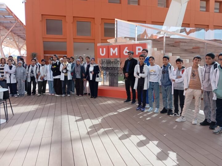 تلاميذ إعدادية وادي المخازن يزورون بوليتكنيك ابن جرير