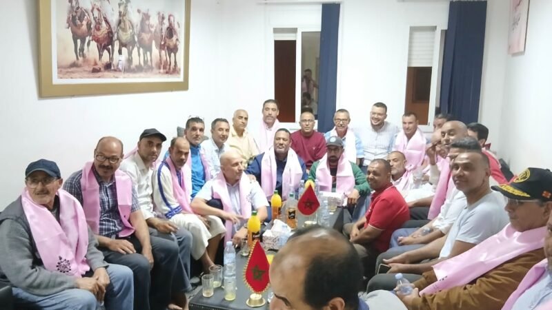 سائقو “الطاكسيات” يؤسسون مكتبا نقابيا بقلعة السراغنة