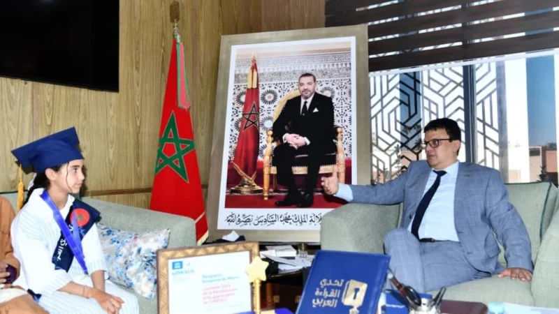 عامل الرحامنة يكرّم بطلي تحدي القراءة العربي في ذكرى “المبادرة”