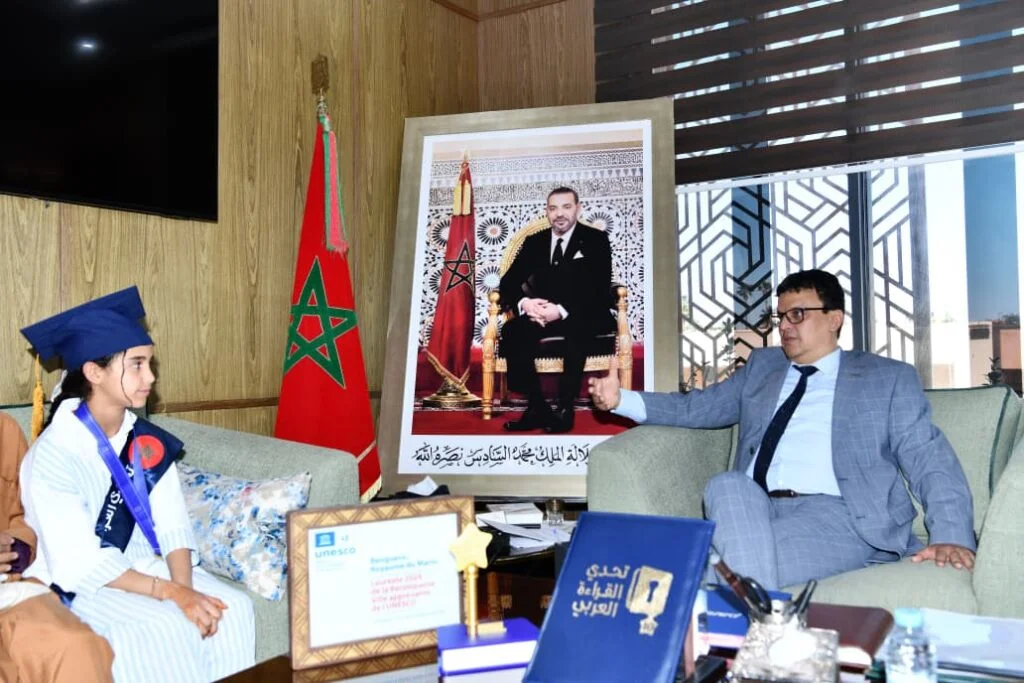 عامل الرحامنة يكرّم بطلي تحدي القراءة العربي في ذكرى “المبادرة”