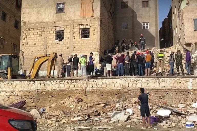 الوكيل العام يفتح تحقيقا بعد مصرع 9 أشخاص في انهيار عمارة بفاس