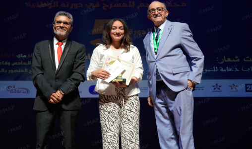 “ثلاثي الأبعاد” تفوز بالجائزة الكبرى لمهرجان مسرح الشباب