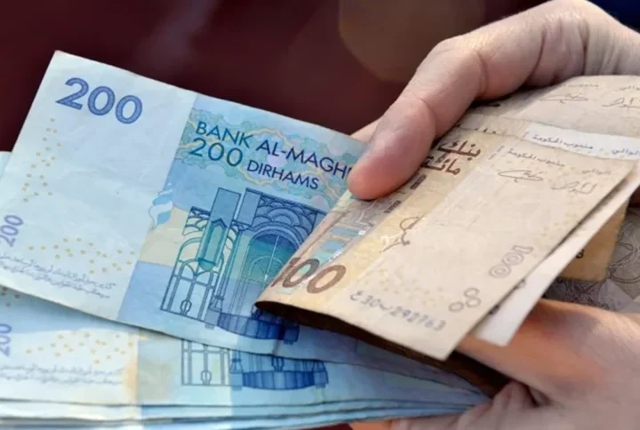 الحكومة تصرف الأجور قبل العيد