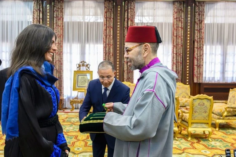 الملك محمد السادس يوشح المتسلقة نوال صفنضلة بوسام المكافأة الوطنية