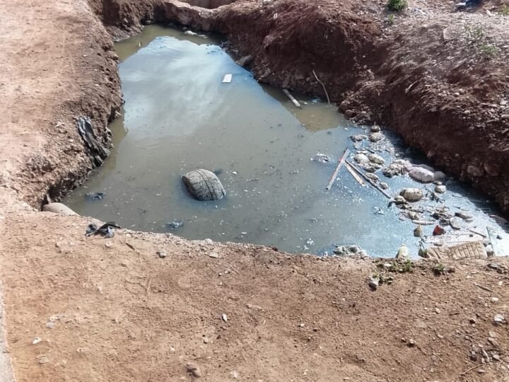 سقوط شخص في حفرة صرف صحي بابن جرير