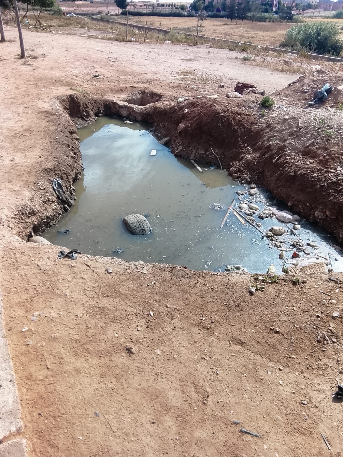 سقوط شخص في حفرة صرف صحي بابن جرير