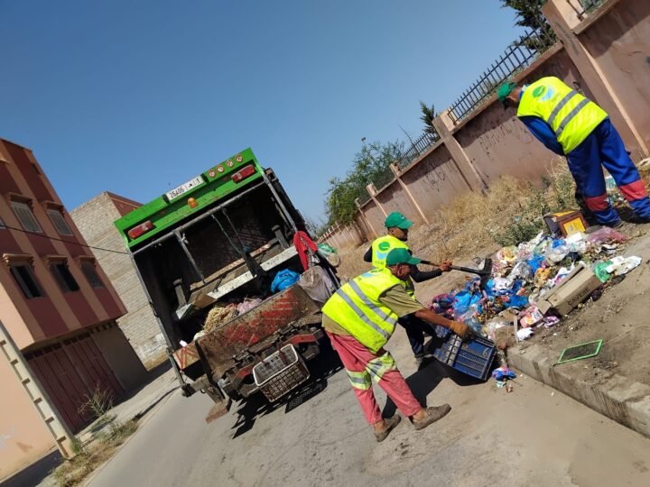 شركة النظافة تصرف منحة العيد للعمال بقلعة السراغنة