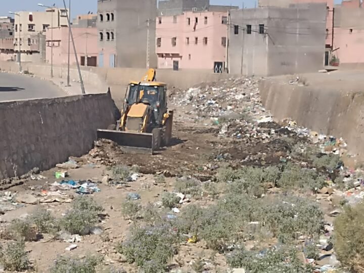 سائق جرافة يغمى عليه خلال حملة نظافة بابن جرير