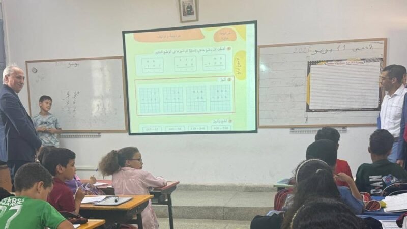 وزير التعليم يزور مدرستين بابن جرير
