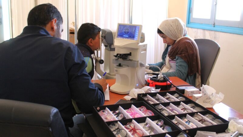 حملة طبية تقيس نظر تلاميذ بقلعة السراغنة