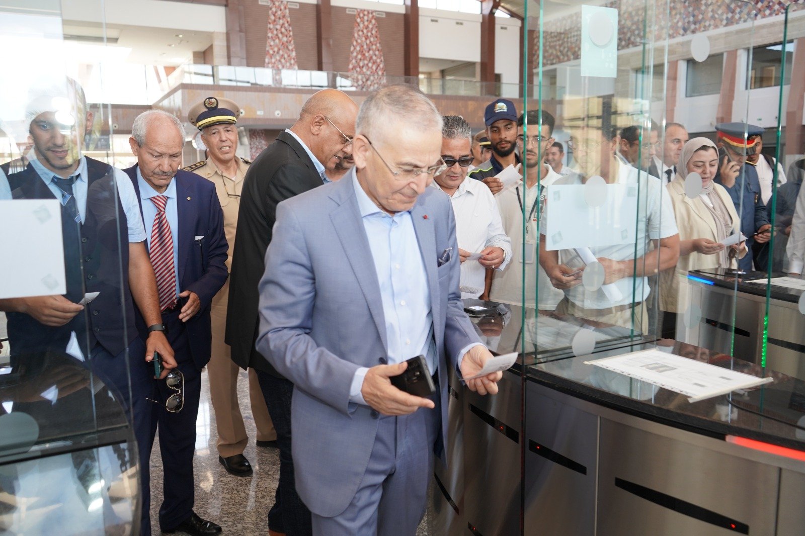 أسبوعان قبل افتتاحها..الوالي يجتمع بمهنيي النقل ويزور المحطة الطرقية الجديدة بمراكش