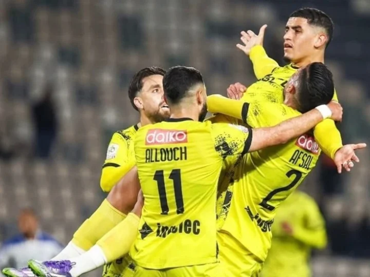 المغرب الفاسي يتوج بلقب البطولة