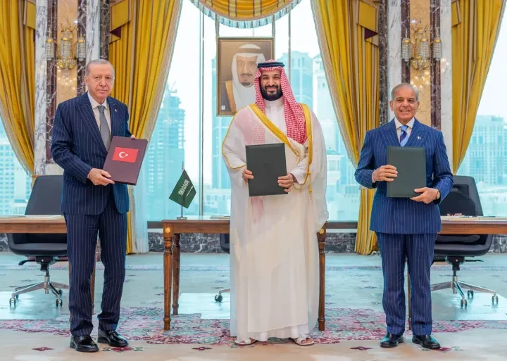 ترامب يرحب بالاتفاق الدفاعي بين السعودية وتركيا وباكستان