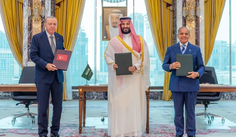 ترامب يرحب بالاتفاق الدفاعي بين السعودية وتركيا وباكستان
