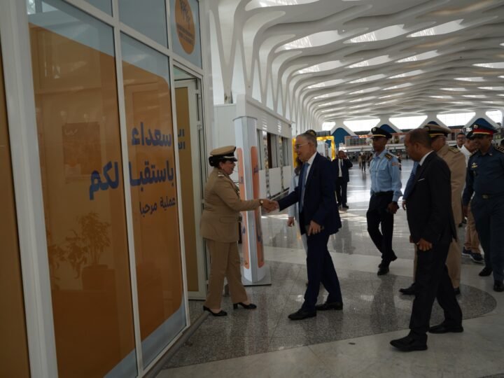 والي مراكش يتفقد مطار المنارة بمناسبة اليوم الوطني للمغاربة المقيمين بالخارج