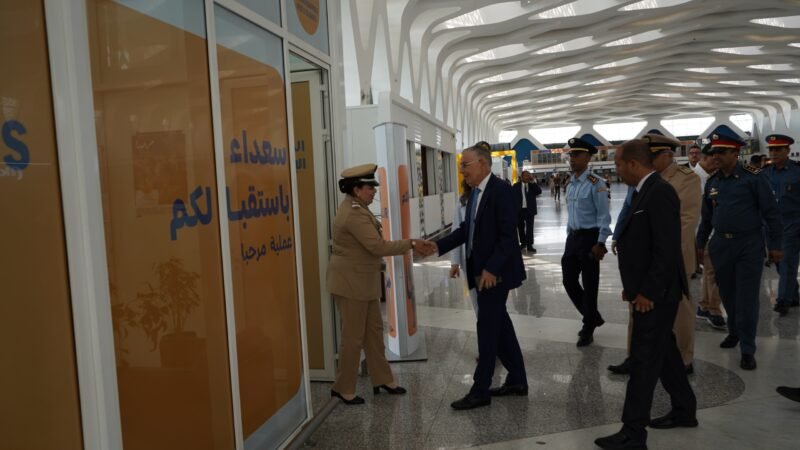 والي مراكش يتفقد مطار المنارة بمناسبة اليوم الوطني للمغاربة المقيمين بالخارج