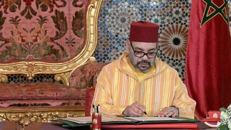 الملك محمد السادس يعزّي أسرة الشيخ لارباس ولد الشيخ محمد الأغظف ولد الشيخ ماء العينين