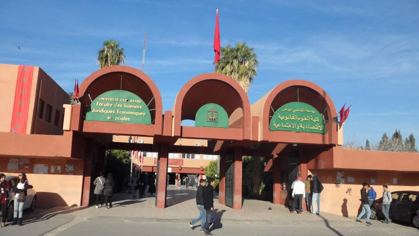 طالب مراكشي يتوج في عُمان