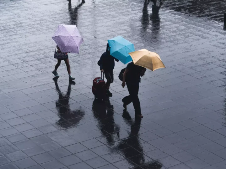 نشرة إنذارية: زخات رعدية وبَرَد ورياح