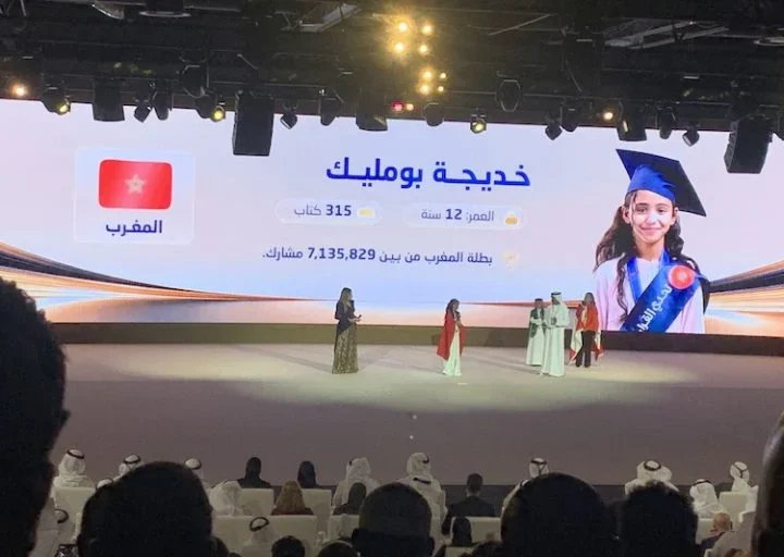 حاكم دبي يتوج التلميذة الرحمانية خديجة بومليك في تحدي القراءة العربي