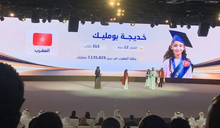 حاكم دبي يتوج التلميذة الرحمانية خديجة بومليك في تحدي القراءة العربي