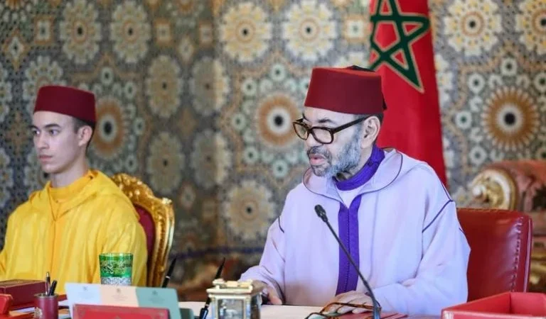الملك محمد السادس يترأس جلسة عمل بشأن المركب الصناعي بالناظور وتوسيع ميناء طنجة