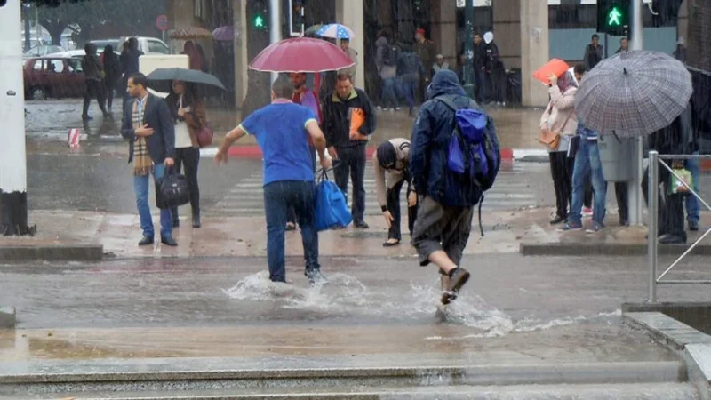 نشرة إنذارية تحذر من أمطار قوية بالمغرب