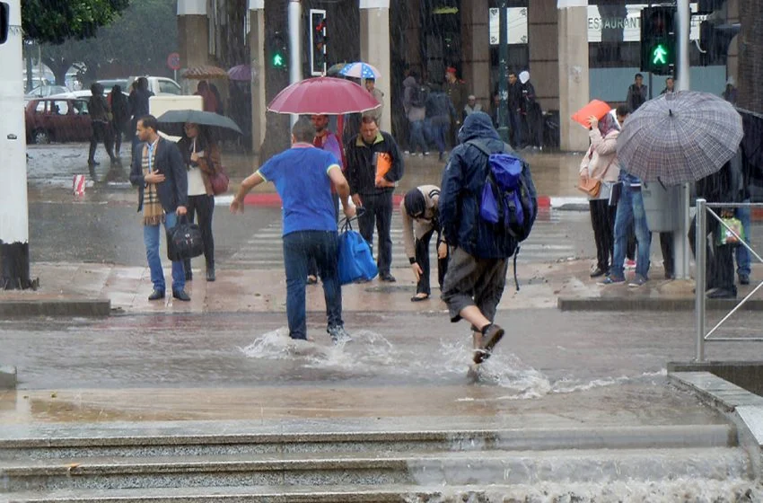نشرة إنذارية تحذر من أمطار قوية بالمغرب