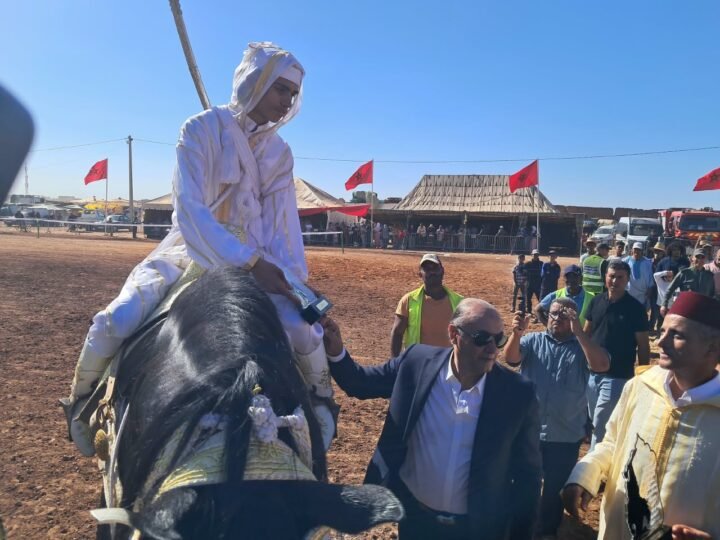 عامل قلعة السراغنة يزور موسم “رجال البلاد” بجماعة أولاد الشرقي