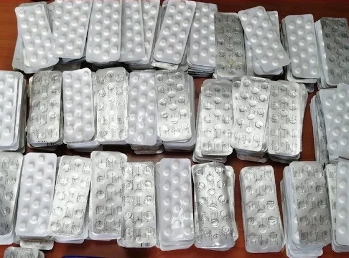 اعتقال سبعيني يستعمل وصفات مزورة لاقتناء الأقراص المخدرة من صيدليات بابن جرير