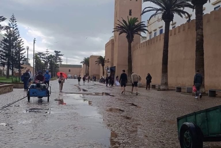 طقس السبت..زخات رعدية ورياح