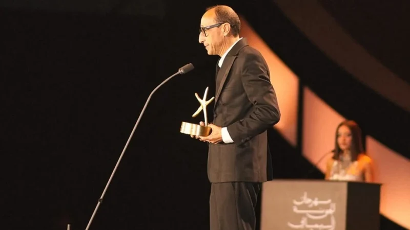 المخرج المغربي فوزي بنسعيدي يتوج في مصر