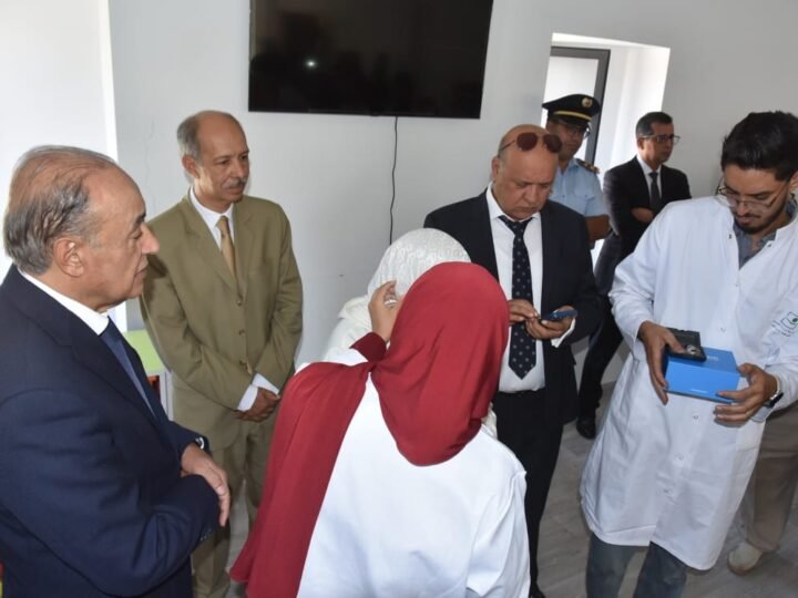 العامل اليزيدي يوزع آلات تصحيح السمع بقلعة السراغنة