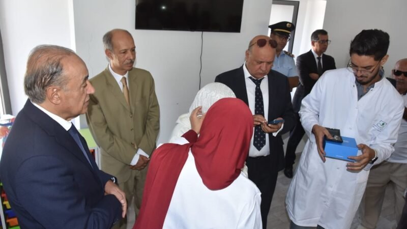 العامل اليزيدي يوزع آلات تصحيح السمع بقلعة السراغنة