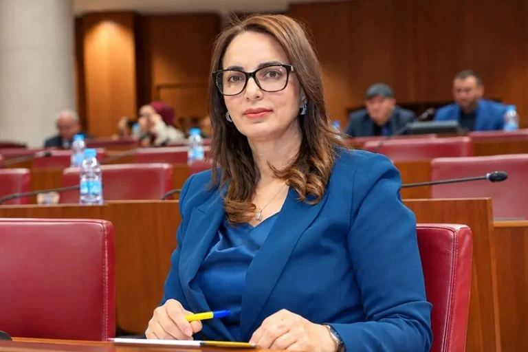 إعفاء الوزيرة ماديحة خيير بعد يومين على تعيين الحكومة الجديدة