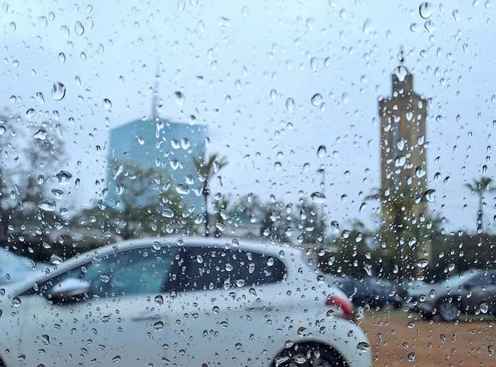 نشرة إنذارية: زخات رعدية وبرَد ورياح