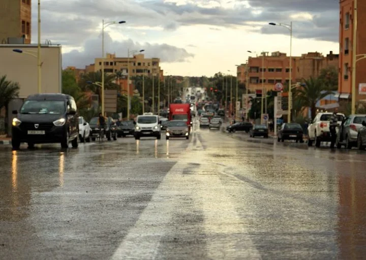 طقس الأربعاء..زخار رعدية وبرَد