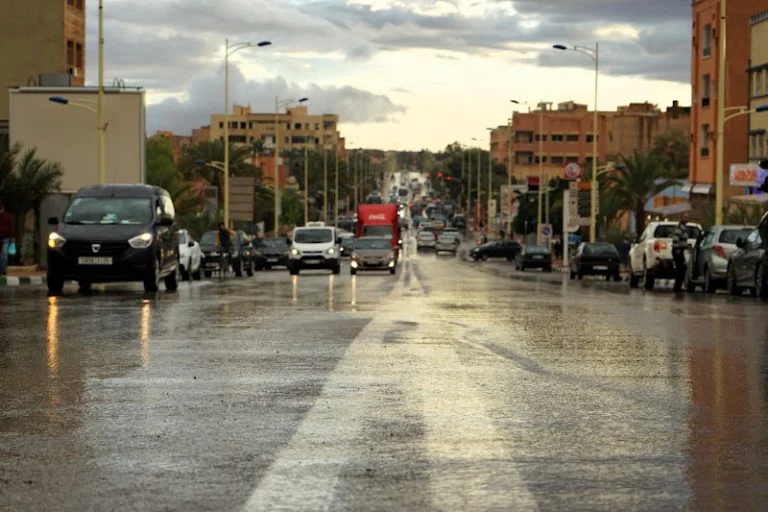 طقس الأربعاء..زخار رعدية وبرَد