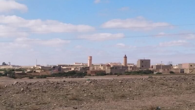الرحامنة..ملعب ينتظر التنفيذ وتجهيزات حبيسة الجدران بجماعة أولاد حسون