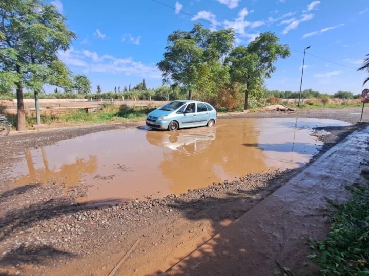 طريق مهترئة تتسبب في حوادث السير ضواحي مراكش