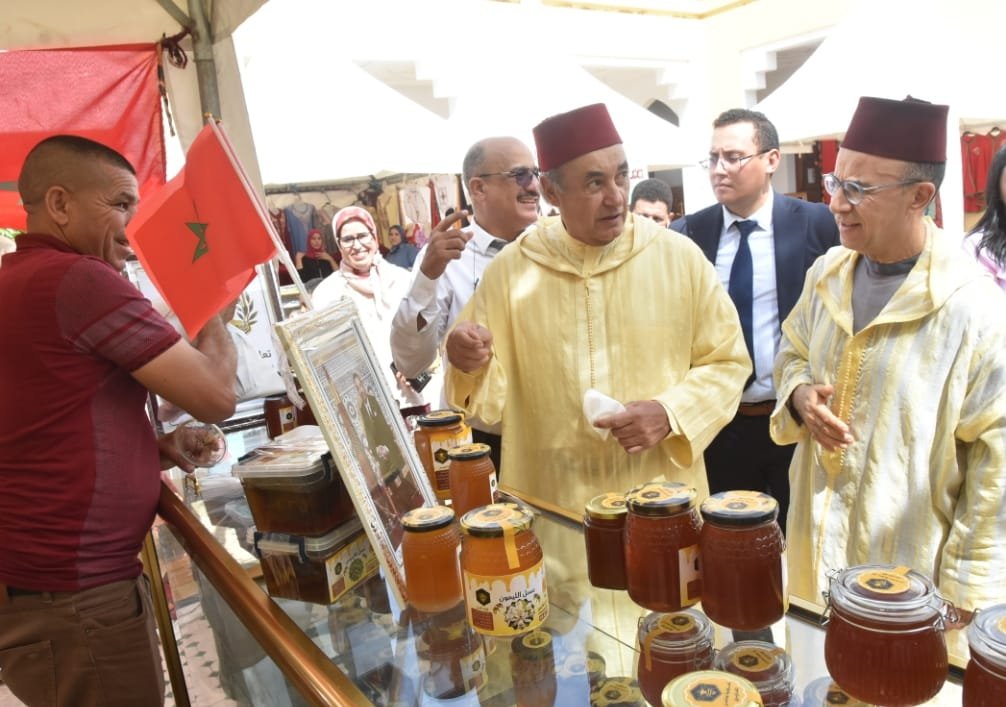 العامل اليزيدي يفتتح معرض الصناعة التقليدية بقلعة السراغنة